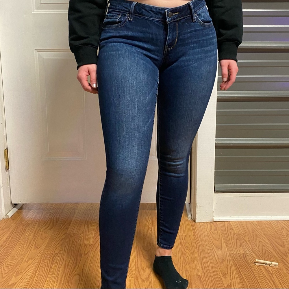 Old Navy Rockstar mid-rise jeans dark wash - size 6
